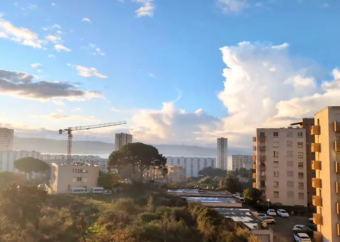 公寓 Bright With Balcony In